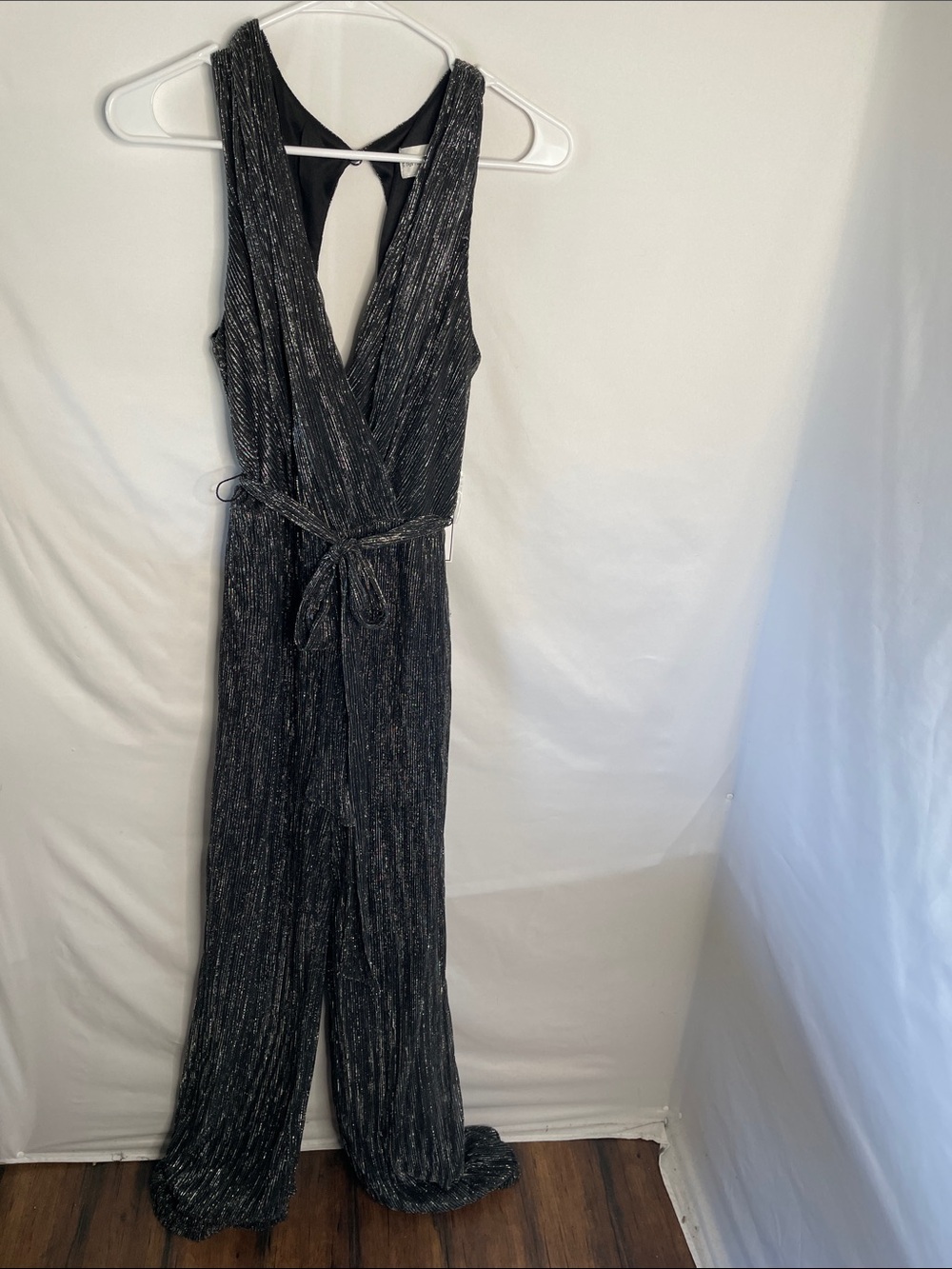 Sleeveless v neck Black Sparkle Jumpsuit‎ with Self-Tie Waist zipper